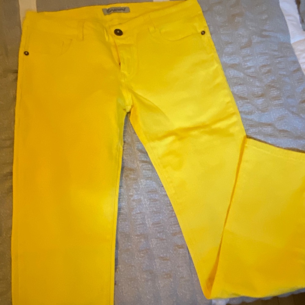 NWOT bright yellow skinny jeans